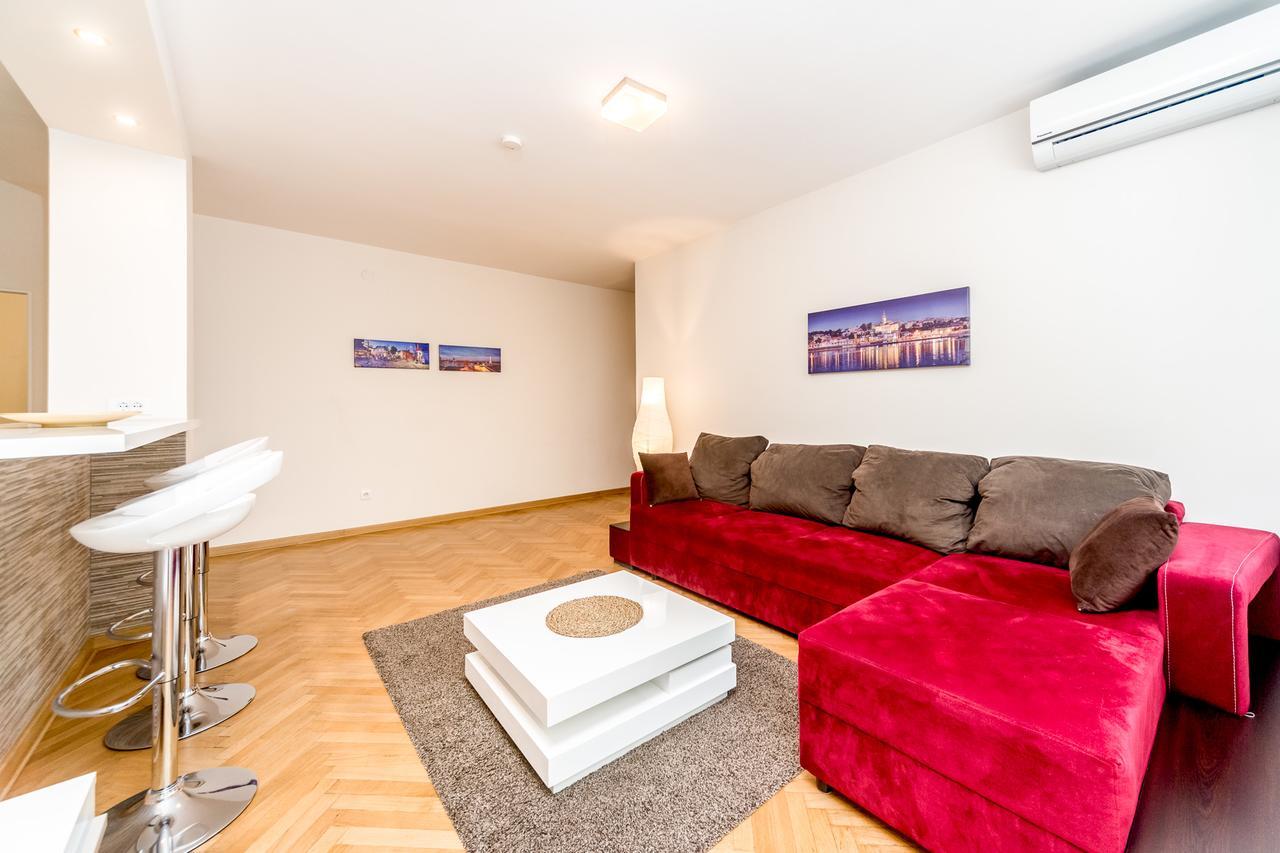 Apartments King Milan, City Center Belgrad Exteriör bild